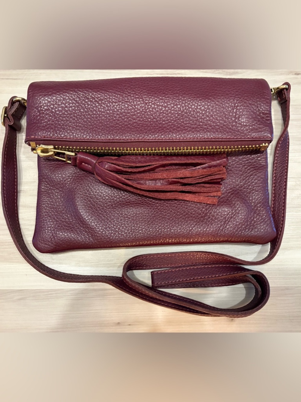 Roots Genuine Leather Fold-Over Top Zip Crossbody Bag Tassel Burgundy - Picture 4 of 15